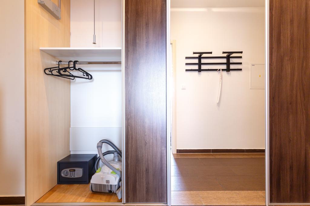 Modern Apartment With 2 Bedrooms 卡罗维发利 外观 照片