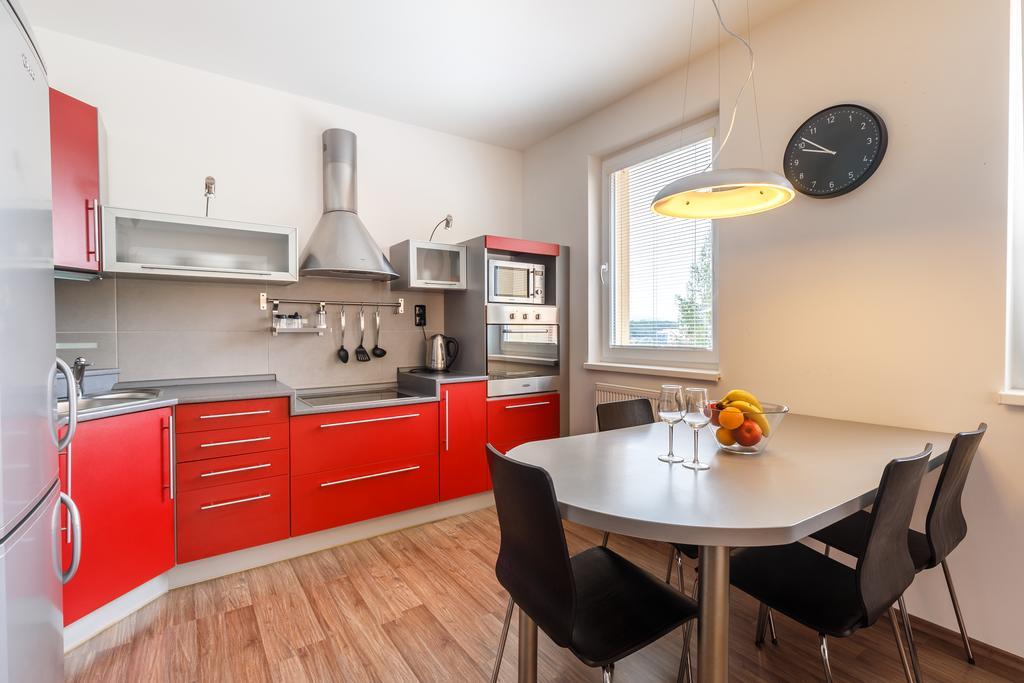 Modern Apartment With 2 Bedrooms 卡罗维发利 外观 照片