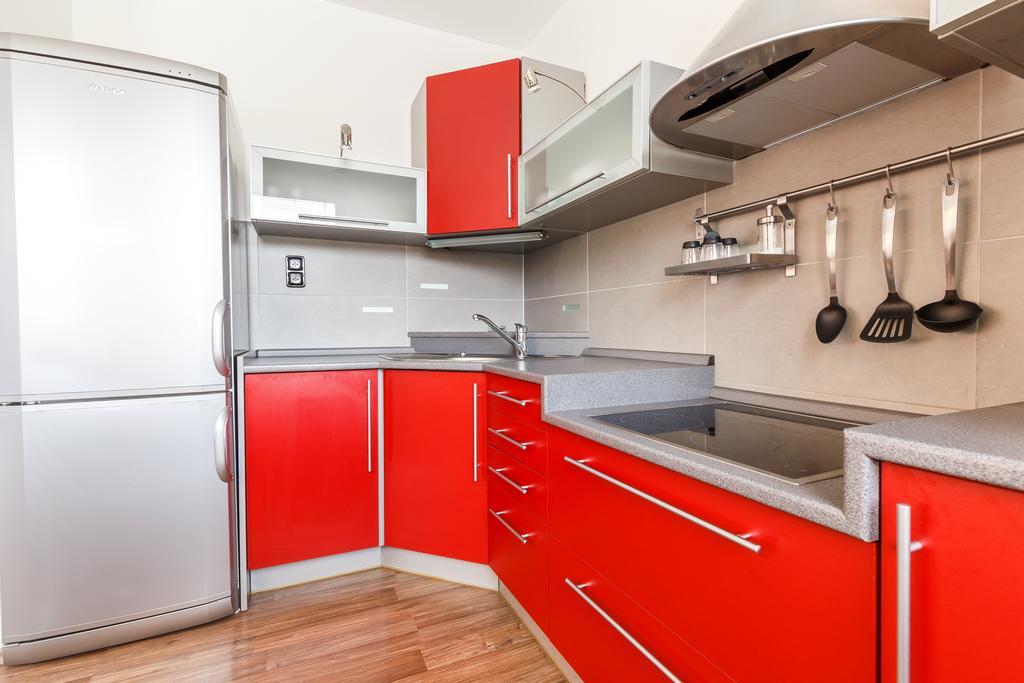 Modern Apartment With 2 Bedrooms 卡罗维发利 外观 照片
